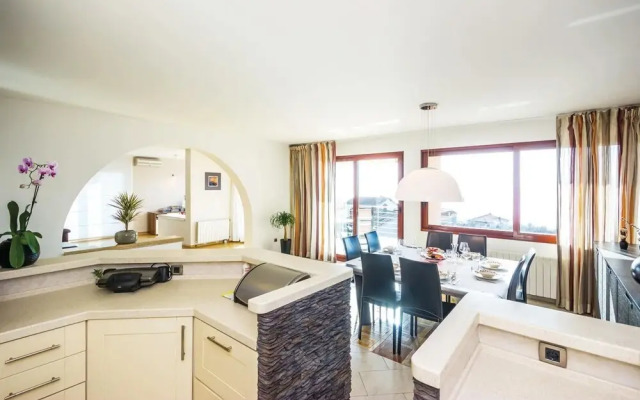 Beautiful Home in Rijeka With Wifi and 5 Bedrooms