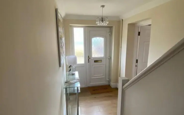 Charming 6-bed House in Reading With Parking