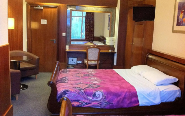 London Visitors Hotel