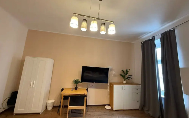 Modern 1BR Apt Steps from Westbahnhof