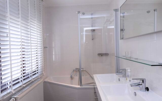Cosy Chalet in Odeigne with Hot Tub