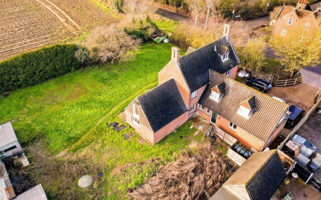 Unique 5BD Farm House Perfect for Relaxing