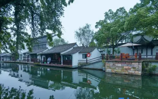 Kaiyuan Yiju Holiday Manor (Haining Yanguan Guanchao Resort Park)