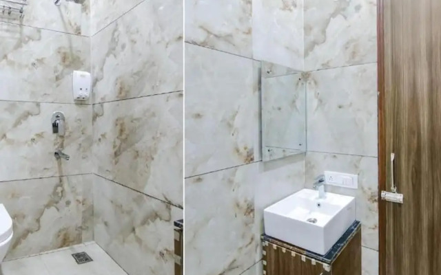 Fabhotel Yellow Leaf