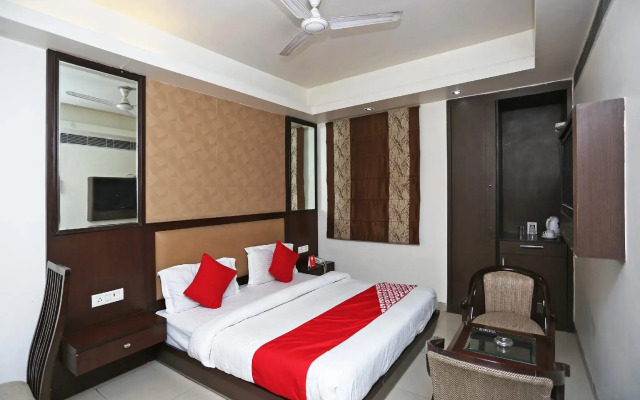 OYO 13758 XS Residency