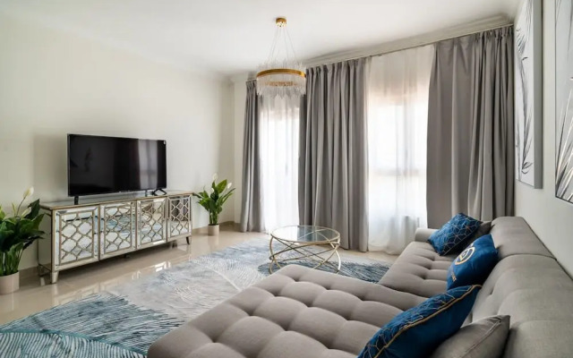 Stunning 2BR Apt Palm Jumeirah