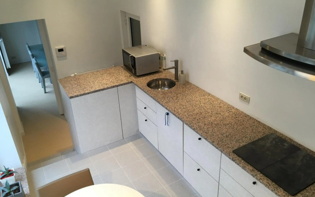 family stay Ostend 300m from beach free public Parking