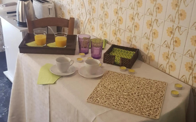 Superb Athenian Nest