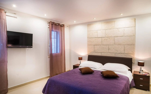 Split Oasis Apartments