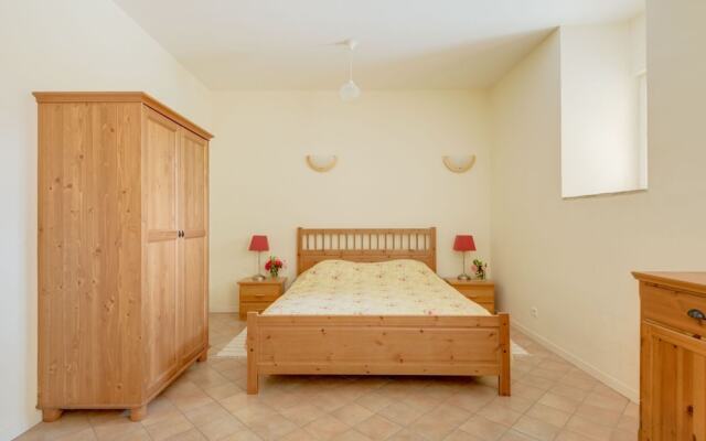 Secluded Holiday Home in Rustrel With Swimming Pool