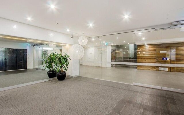 Holistay at Melbourne Central Apartment