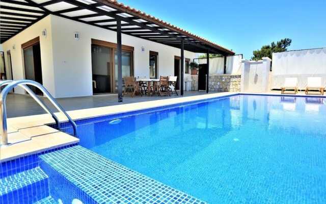 Villa Tepe by Akdenizvillam