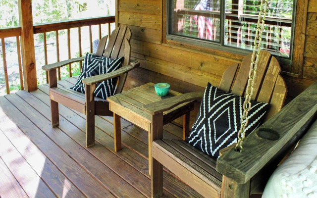 Sautee Nacoochee Mtn Paradise w/ Spacious Deck!