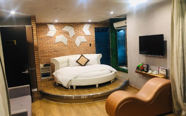 Bonita THT Hotel - Adults Only – Guest Rooms – Ho Chi Minh City