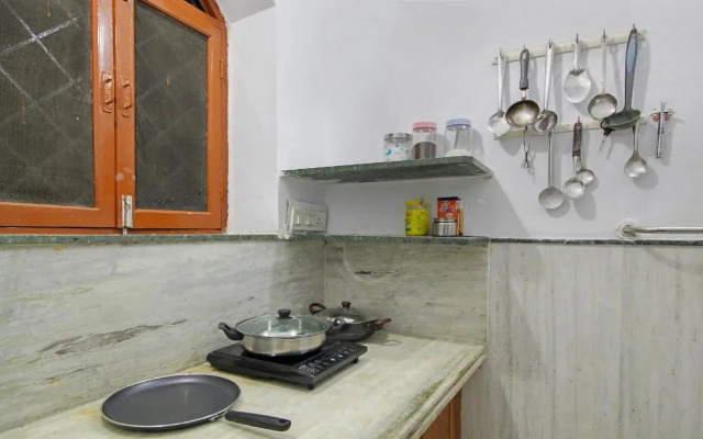 Thakore House By OYO Rooms