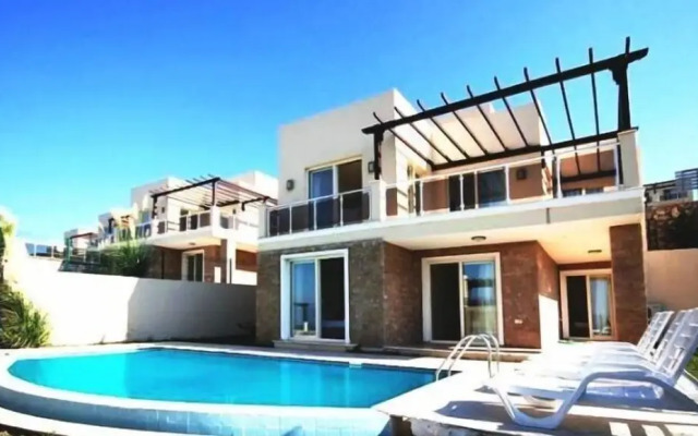 Royal Heights Adabuku 3 Bedrooms Villa