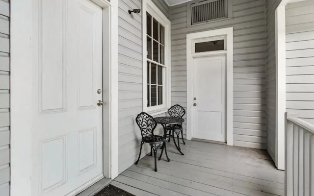 Montgomery Apartments on Magazine Street