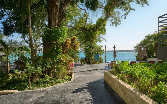 Cristalino Lagoon Front Hotel Restaurant & SPA