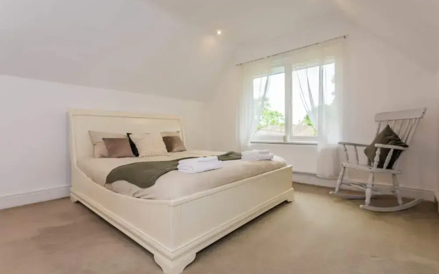 Host Stay The Grove