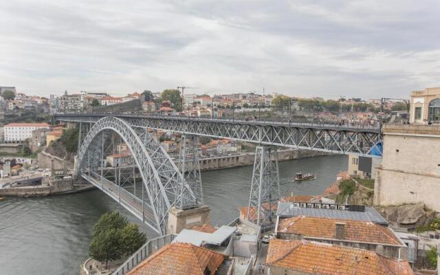 2BR Flat w/ AC & Great Views by LovelyStay