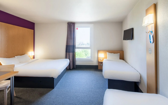 B&B HOTEL Paris Romainville Noisy-le-Sec