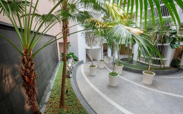 Lanson Place Winsland, Singapore