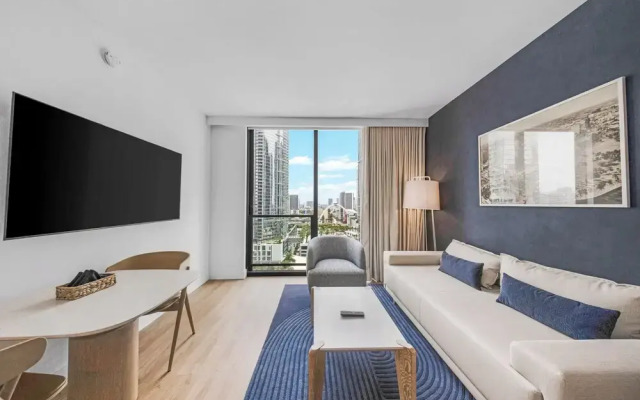 Chic Downtown 1BR with Stunning Views