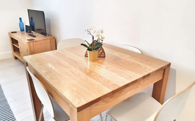 Modern Executive Apartment in Reading