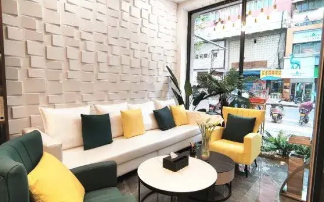 Yipu Relax Garden Hotel (Xi'an Jiaotong University Xianning Road Subway Station Store)