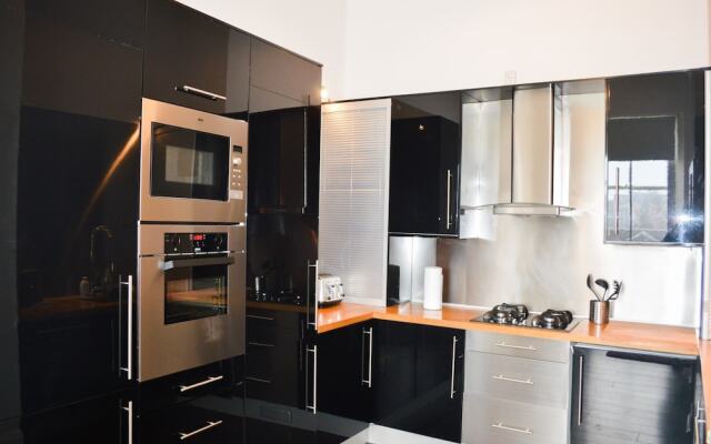 Traditional 2 Bedroom Home in Edinburgh