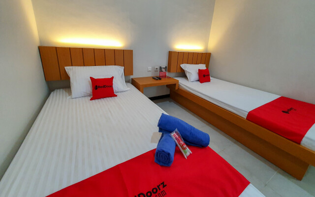 RedDoorz Syariah near Solo Paragon Mall 2