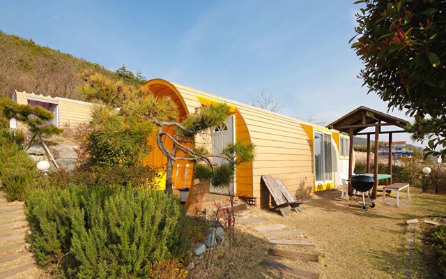 Yeosu Tirol Pension