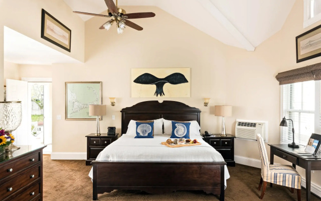 Crowne Pointe Historic Inn & Spa - Adults Only