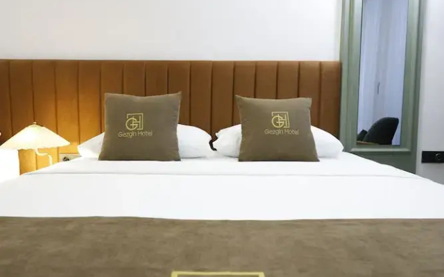 Gezgi̇n Hotel