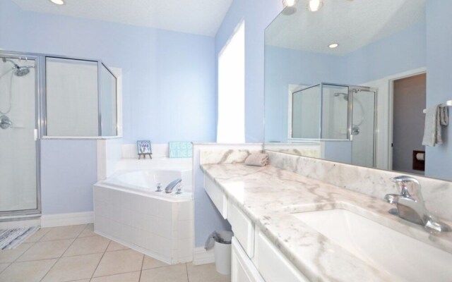 Hideaway Dream 6 Bedroom Home by RedAwning