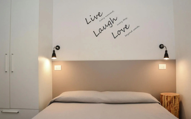 Lake view apartment in Val di Ledro with pool