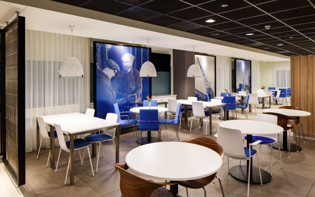 Holiday Inn Express Rotterdam - Central Station by IHG
