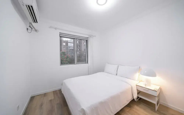 Tyms Elegant 4BR 2BA APT Changning