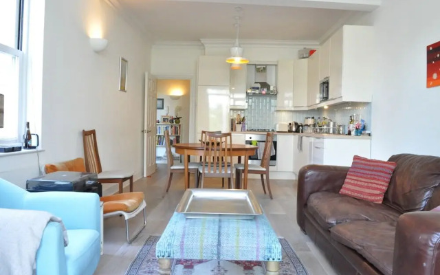 Spacious 2 Bedroom Apartment in Kentish Town