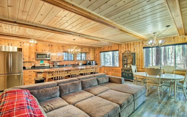 Furnished Patio & Fire Pit: Pinetop Cabin!