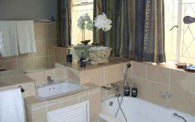 Little Umhlanga. Sunflower suite.