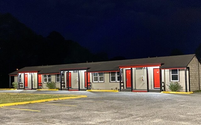 Whistling Pines - Daily & Extended Stay, Elizabeth City