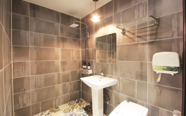 Yeosu 1st Avenue Hotel