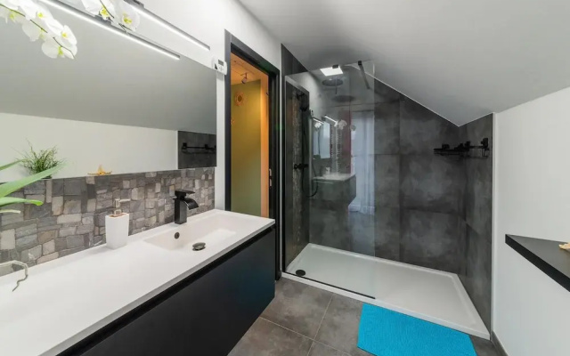 Holiday Home in Noiseux With Fenced Garden