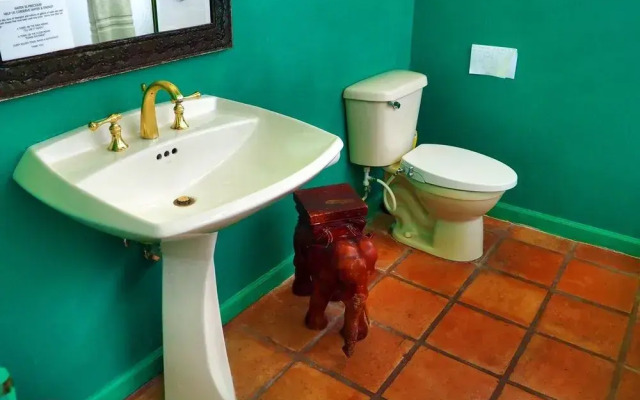 Casa Thorn Bed & Breakfast