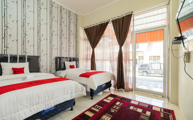 RedDoorz Syariah near Pasar Aur Kuning