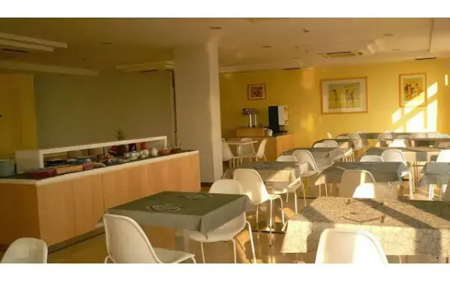 Iones Hotel