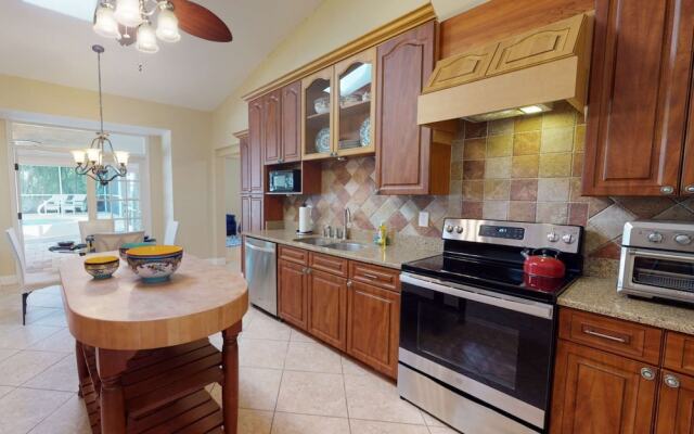 Sarasota Bay Pool Home