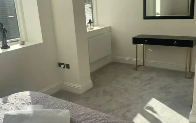 Luxury 3 Bedroom Modern Penthouse- Birmingham City