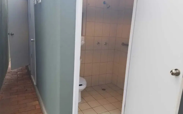 De Alamo Hostile - Hostel